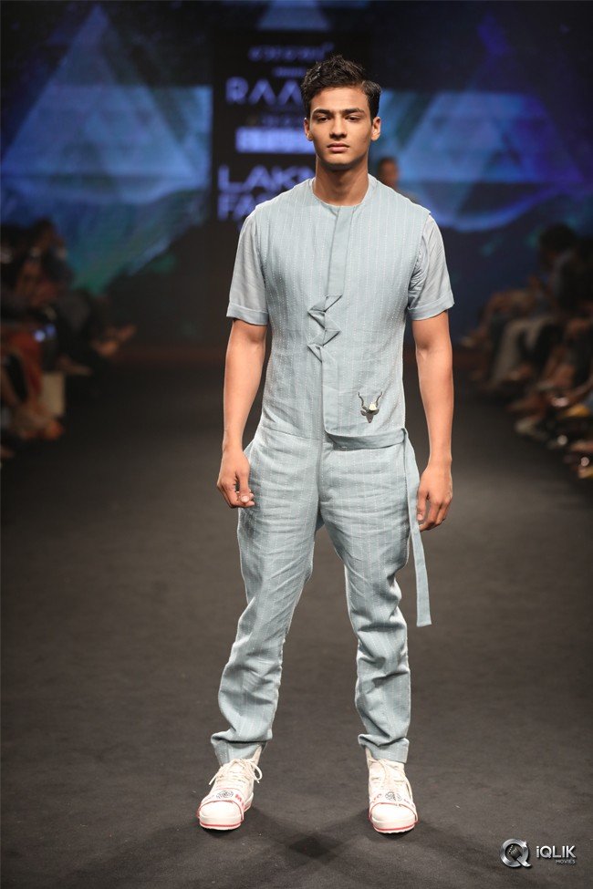 Mr-World-Rohit-Khandelwal-at-Lakme-Fashion-Week-By-Raamz